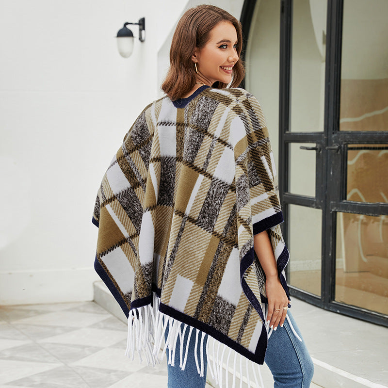 Damen eleganter Poncho mit modernem Karomuster und Fransen Merchesia