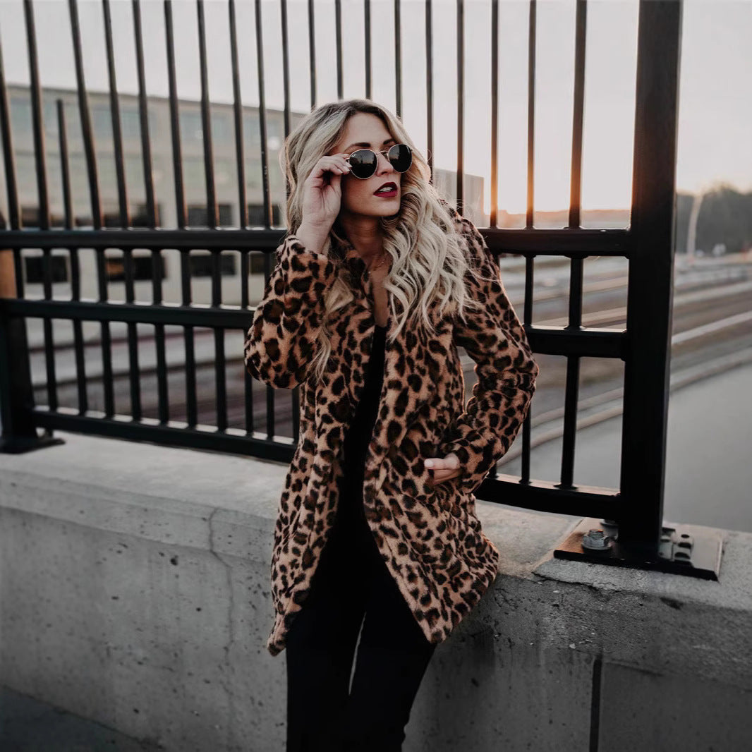 Damen Luxuriöser Kunstpelzmantel im exotischen Leopardenmuster Merchesia