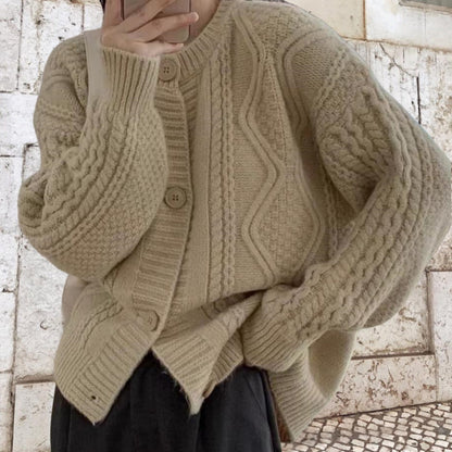 Damen Strickjacke im angesagten Zopfmuster und lässiger Silhouette Merchesia