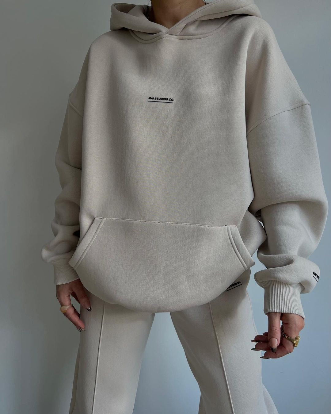 Damen lässiger oversized Kapuzenpullover mit praktischer Kängurutasche Merchesia
