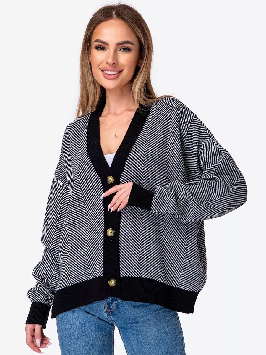Damen Strickjacke mit Chevron-Muster und großen Knopfdetails Merchesia