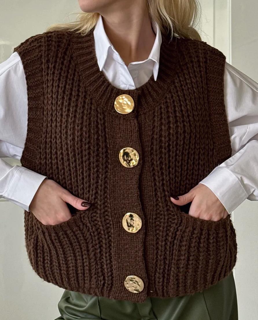 Damen gemütliche Strickweste mit großen Knöpfen und praktischen Taschen Merchesia