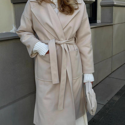 Damen Eleganter Übergangsmantel mit breitem Revers und Gürteldetail Merchesia