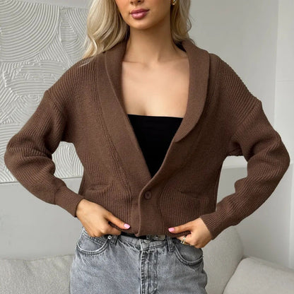 Damen Kuschelige Strickjacke mit breitem Kragen und praktischen Taschen Merchesia