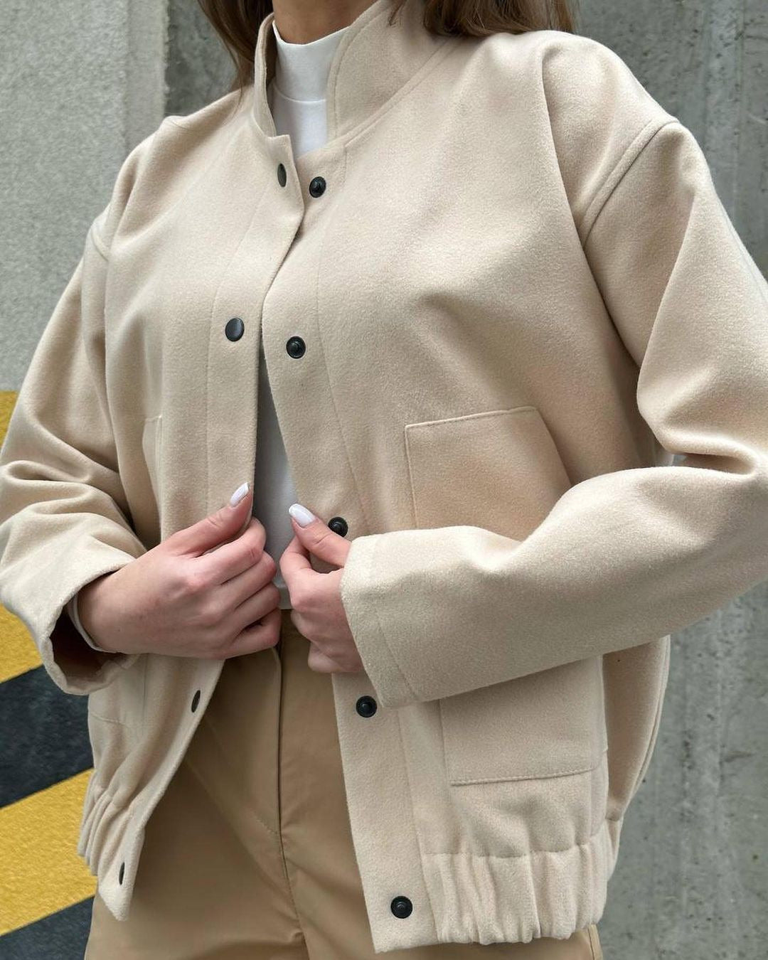 Damen lässige Collegejacke mit Knopfverschluss und Taschen Merchesia