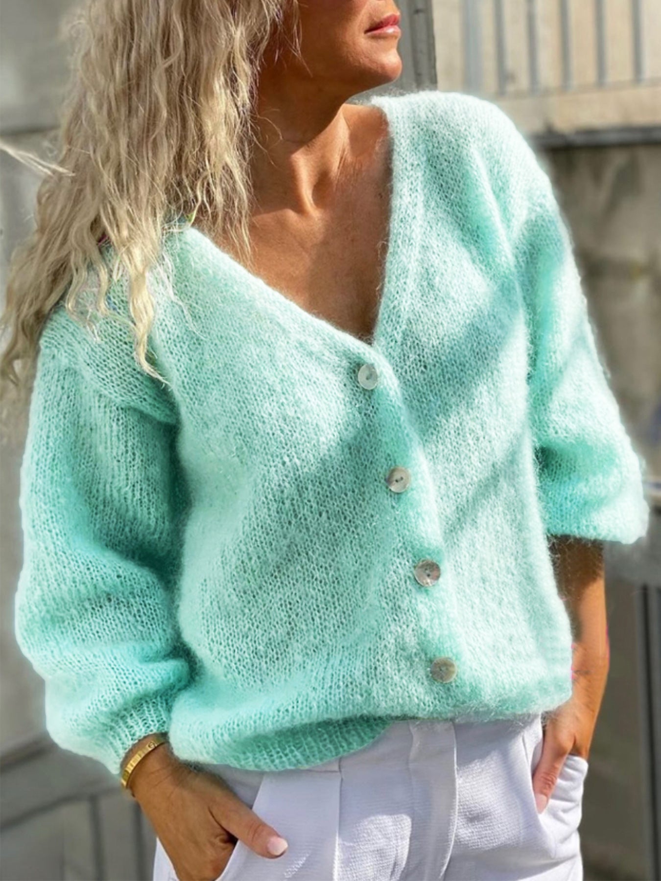 Damen gemütliche Strickjacke mit V-Ausschnitt und lässigen Puffärmeln Merchesia