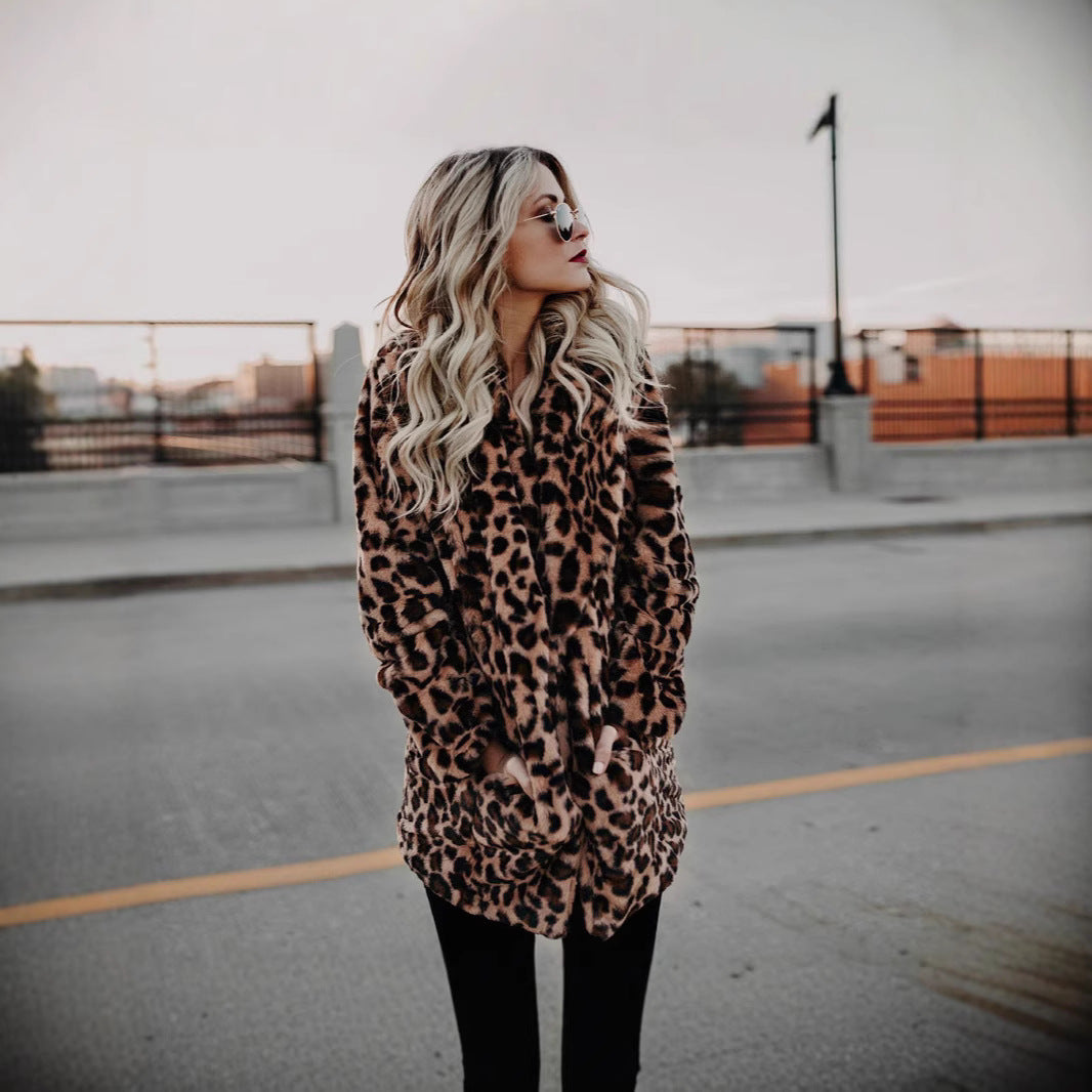 Damen Luxuriöser Kunstpelzmantel im exotischen Leopardenmuster Merchesia