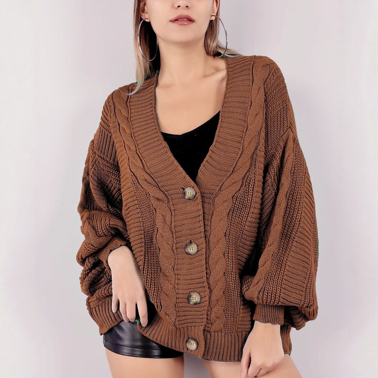 Damen Grobstrickjacke mit eleganter Knopfleiste und voluminösen Puffärmeln Merchesia