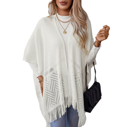 Damen eleganter Strickponcho mit fransigen Details und markantem Muster Merchesia