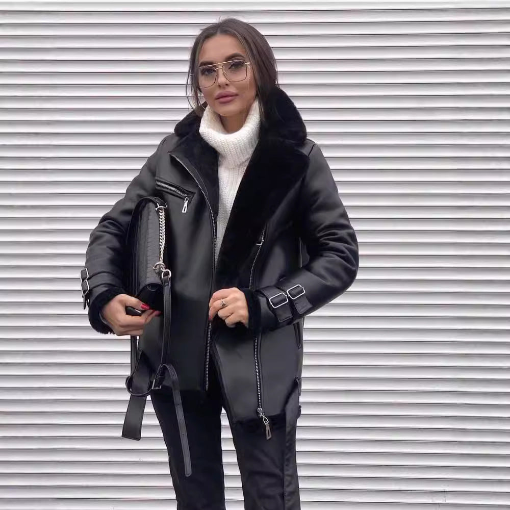 Damen trendige Kunstlederjacke mit kuscheligem Innenfutter und seitlichen Reißverschlüssen Merchesia