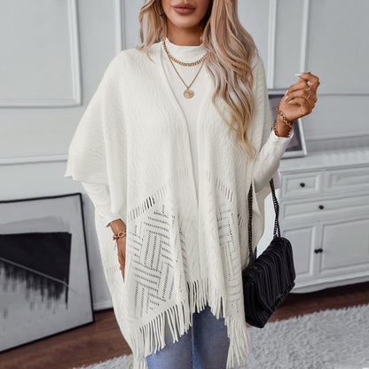Damen eleganter Strickponcho mit fransigen Details und markantem Muster Merchesia