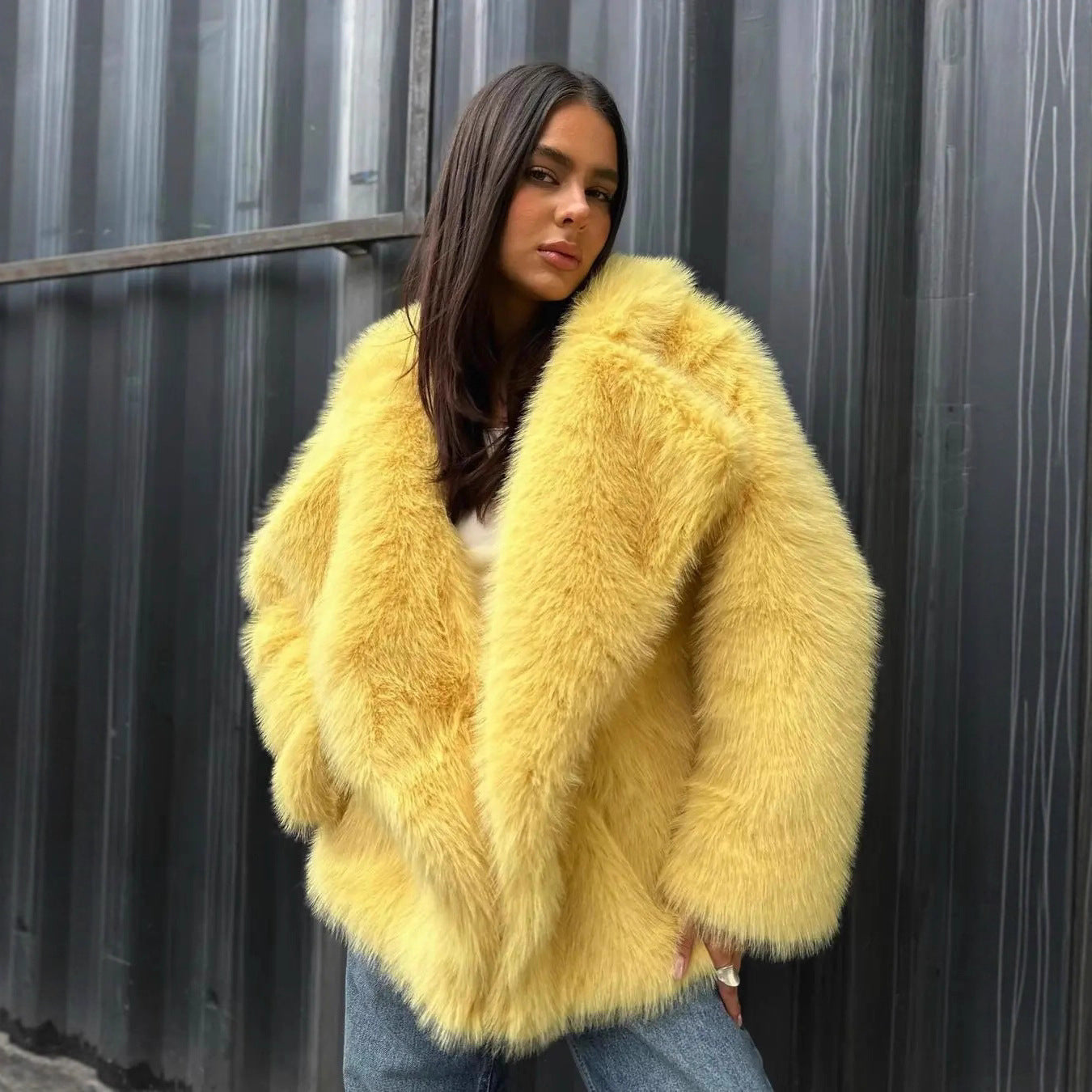 Damen Elegante Kunstfelljacke mit weichem Futter und voluminösem Schnitt Merchesia