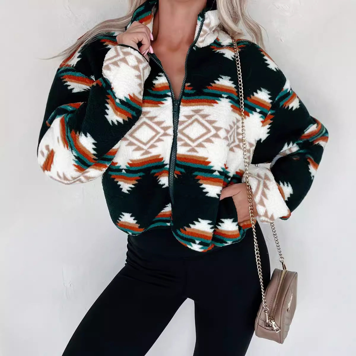 Damen kurzärmlige Fleecejacke im trendigen Ethno-Design Merchesia