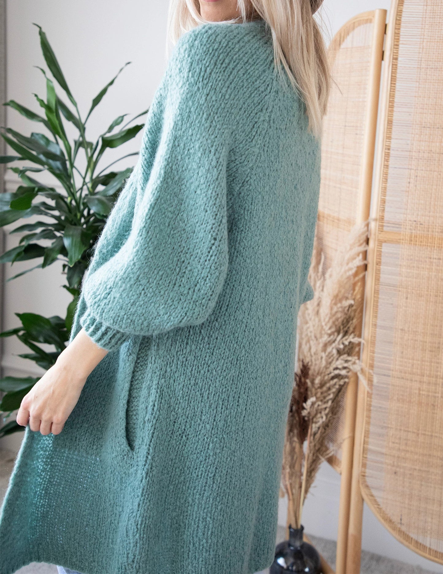 Damen Oversized Strickmantel mit lässigem V-Ausschnitt und luftiger Maschenstruktur Merchesia