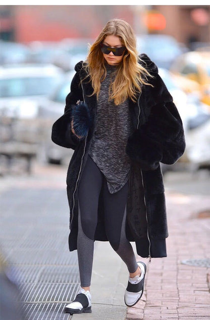 Damen Übergroßer Kunstfellmantel mit Kapuze und Taschen Merchesia