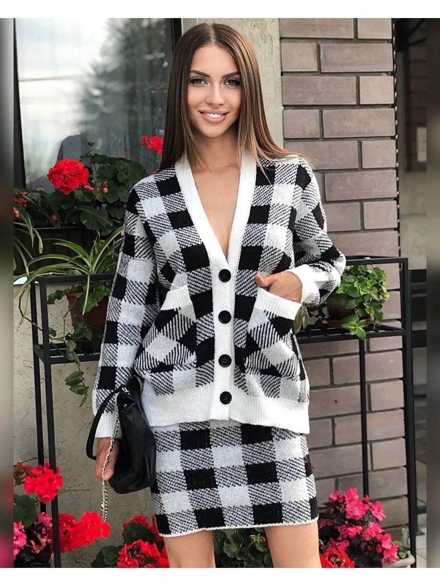 Damen Gemütliches Strickensemble mit Karomuster und praktischen Taschen Merchesia