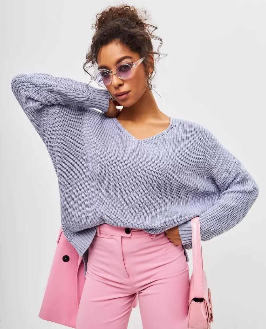 Damen lässiger Strickpullover mit tiefem V-Ausschnitt und seitlichen Schlitzen Merchesia