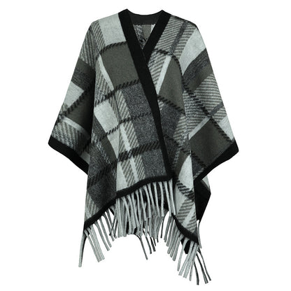 Damen eleganter Poncho mit modernem Karomuster und Fransen Merchesia