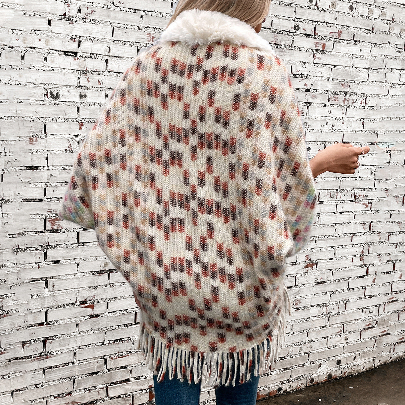 Damen eleganter Poncho mit luxuriösem Kunstfellkragen und Fransen Merchesia