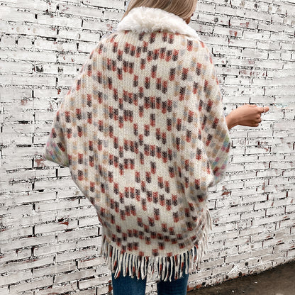 Damen eleganter Poncho mit luxuriösem Kunstfellkragen und Fransen Merchesia