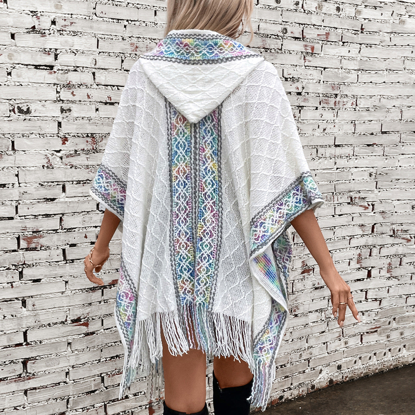 Damen eleganter Poncho mit hochwertigem Strukturdesign und Fransen Merchesia
