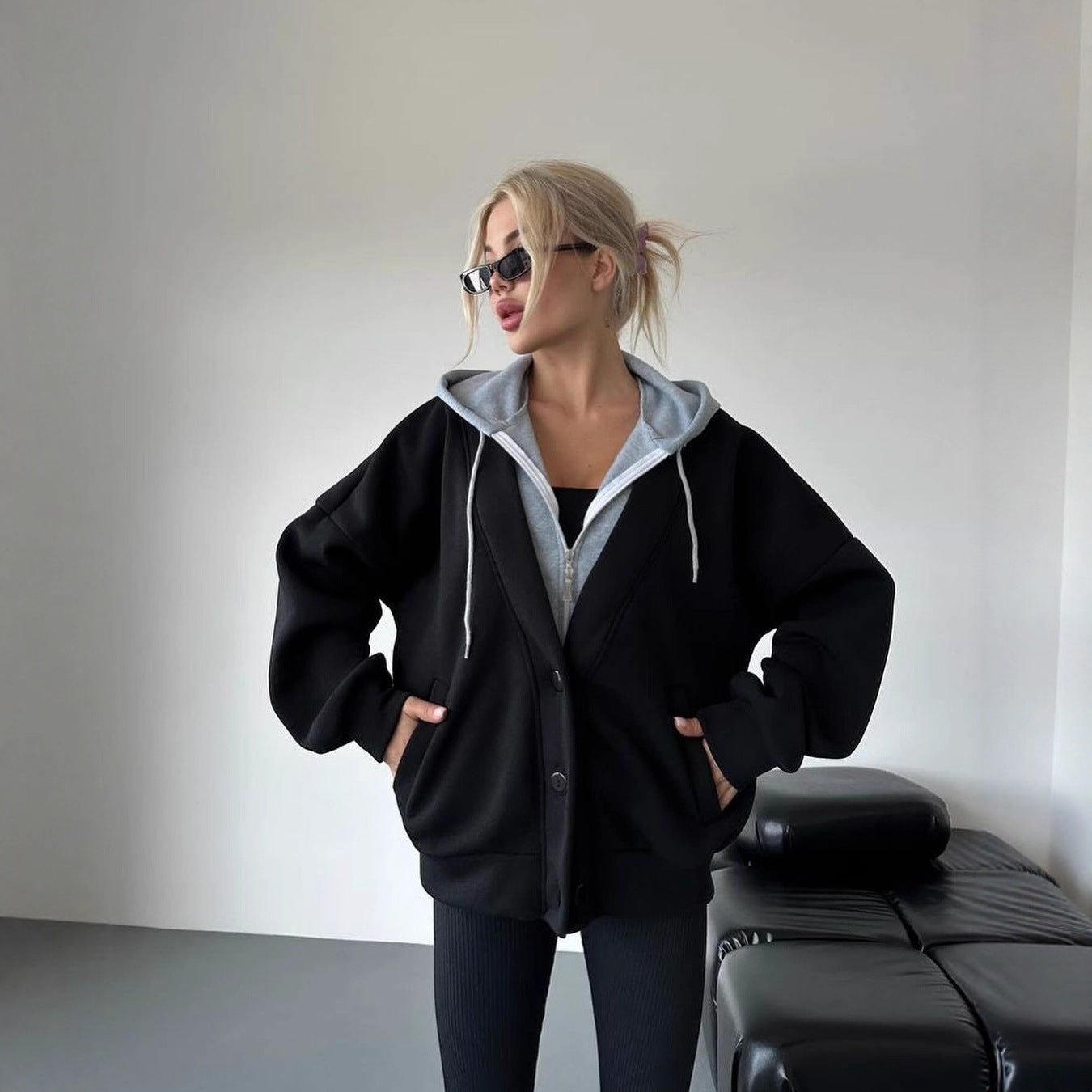 Damen gemütlicher Oversized-Jacke mit Kapuze und Druckknopfverschluss Merchesia