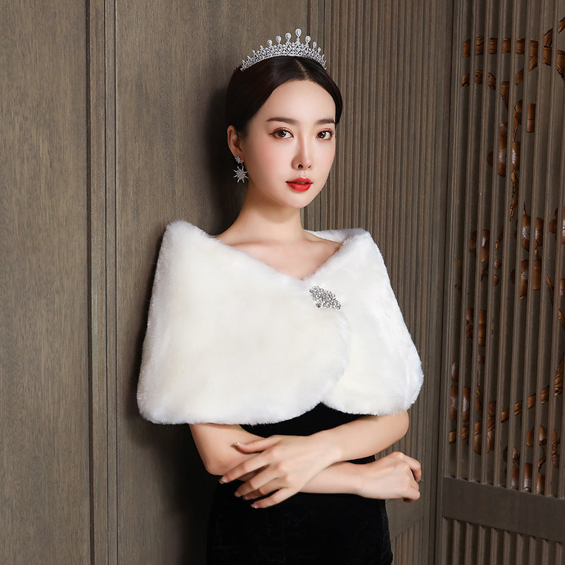 Damen eleganter und luxuriöser Umhang aus Kunstpelz Merchesia