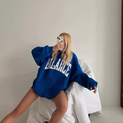 Damen Oversized Kapuzenpullover mit auffälligem Logo Merchesia