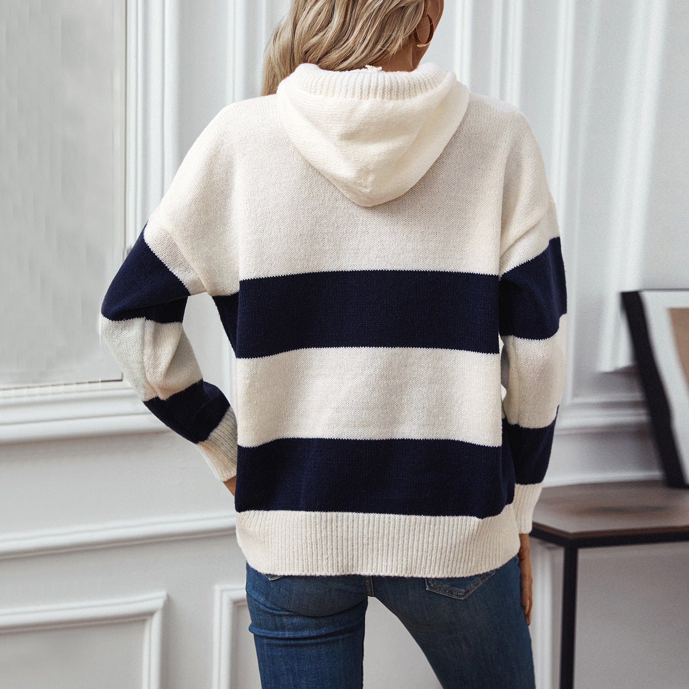 Damen Kapuzenpullover mit breiten Streifen und weichem Material Merchesia