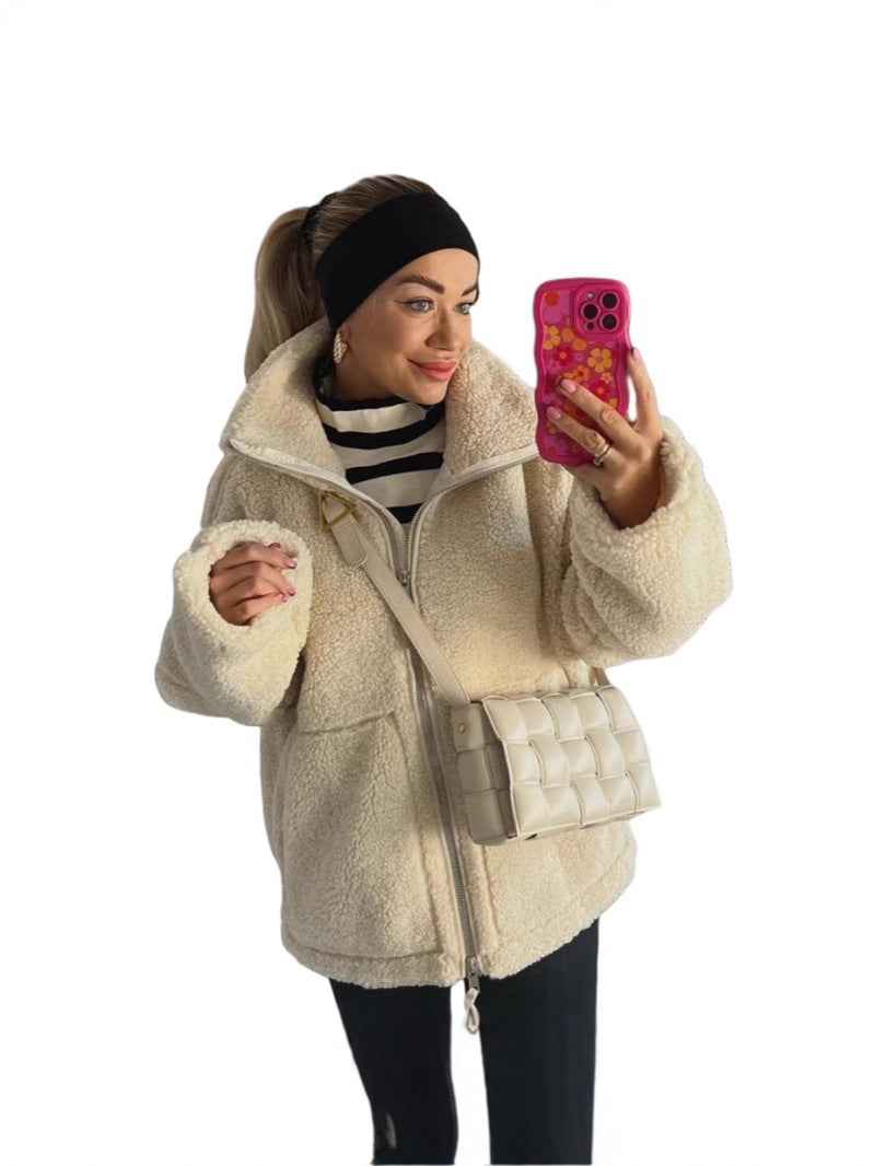 Damen Kuschelige Fleecejacke mit hohem Kragen und samtiger Textur Merchesia