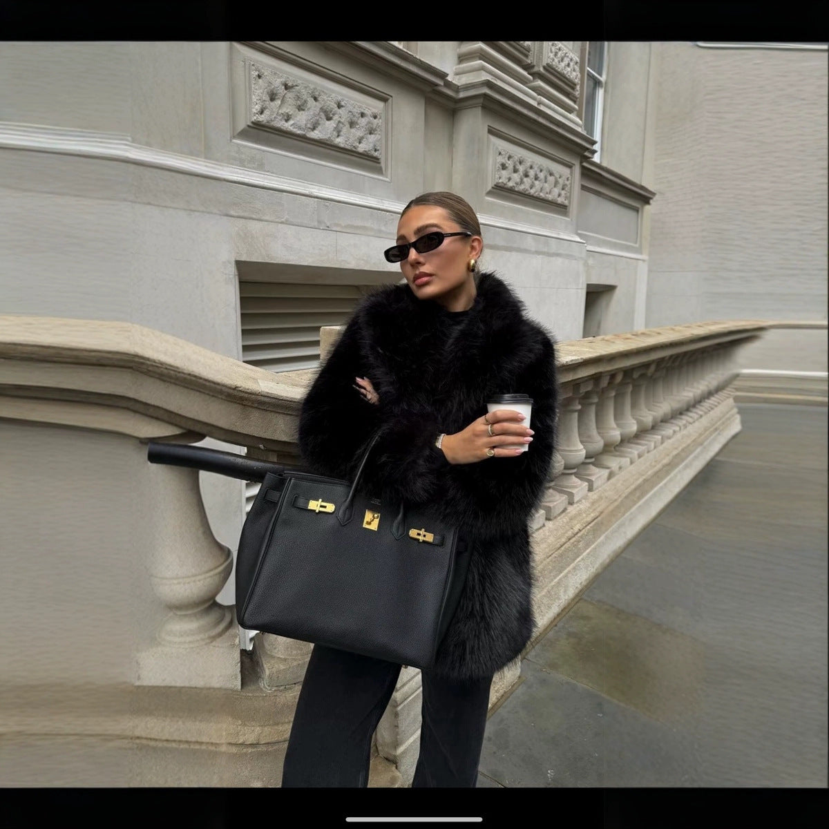 Damen Eleganter Oversized Kunstpelzmantel mit weit geschnittenen Ärmeln Merchesia