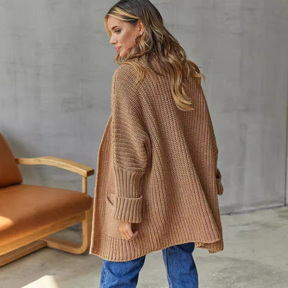 Damen Grobstrickjacke mit tiefem V-Ausschnitt und praktischen Taschen Merchesia