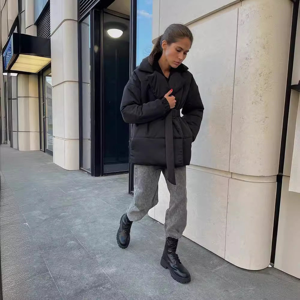 Damen modischer Kurzparka mit tailliertem Gürtel Merchesia