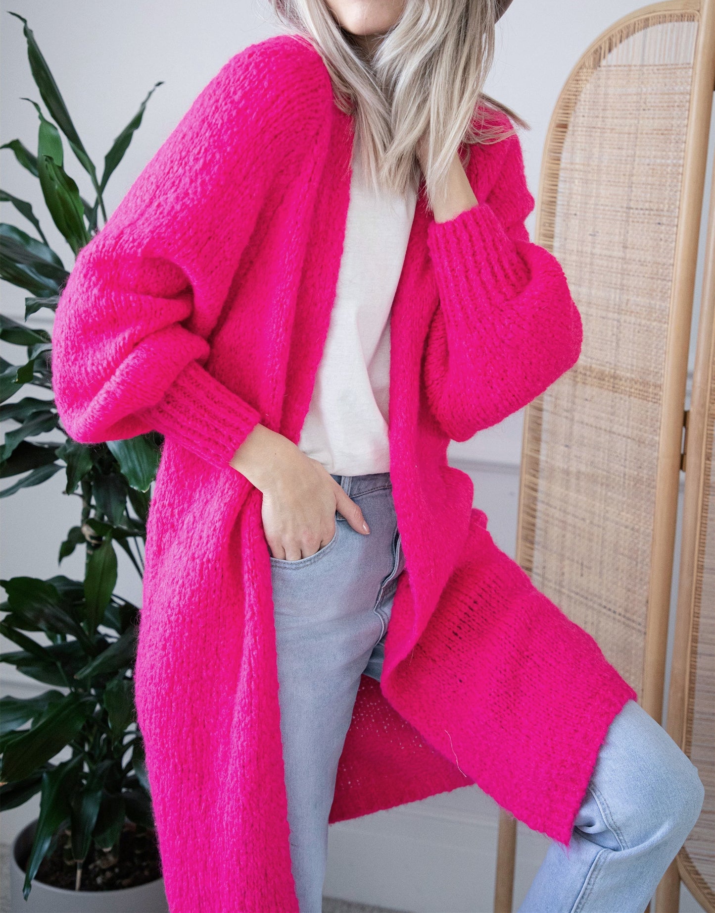 Damen Oversized Strickmantel mit lässigem V-Ausschnitt und luftiger Maschenstruktur Merchesia