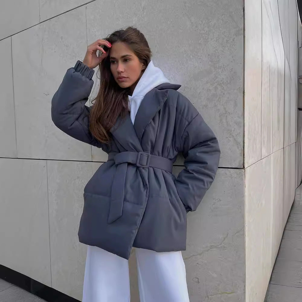 Damen modischer Kurzparka mit tailliertem Gürtel Merchesia