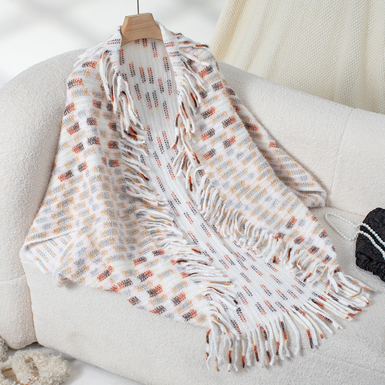 Damen eleganter Poncho mit fransigen Details und modernem Karomuster Merchesia