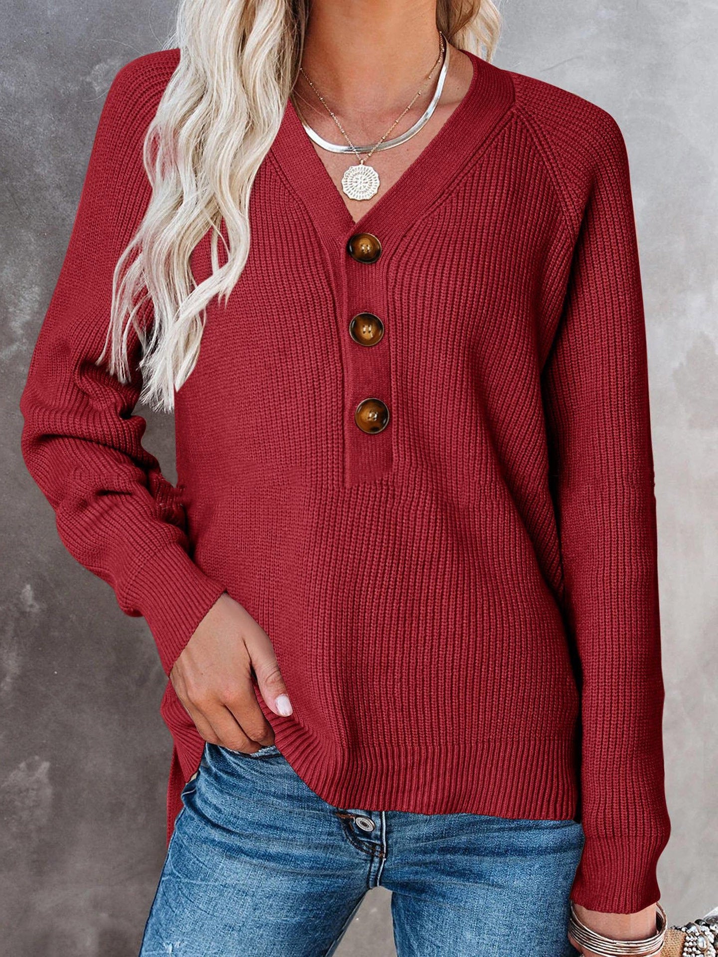 Damen Strickpullover mit tiefem V-Ausschnitt und großen Holzknöpfen Merchesia