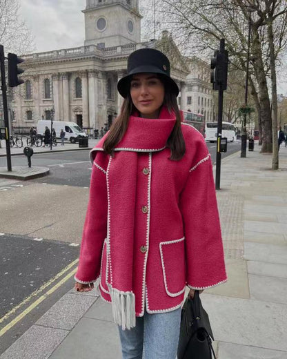 Damen Kuschelige Fleecejacke mit eleganten Fransen und Knopfdetail Merchesia