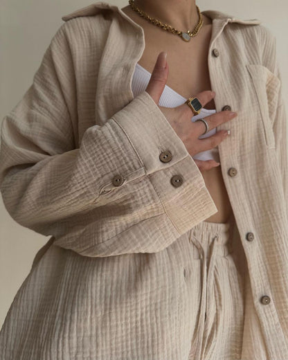 Damen lässige Overshirtjacke aus leichtem Material mit Holzknöpfen Merchesia