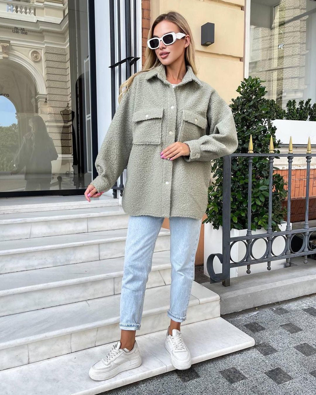 Damen Kuschelige Fleecejacke mit aufgesetzten Taschen und Knopfleiste Merchesia