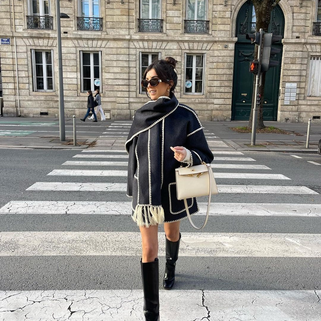 Damen Kuschelige Fleecejacke mit eleganten Fransen und Knopfdetail Merchesia