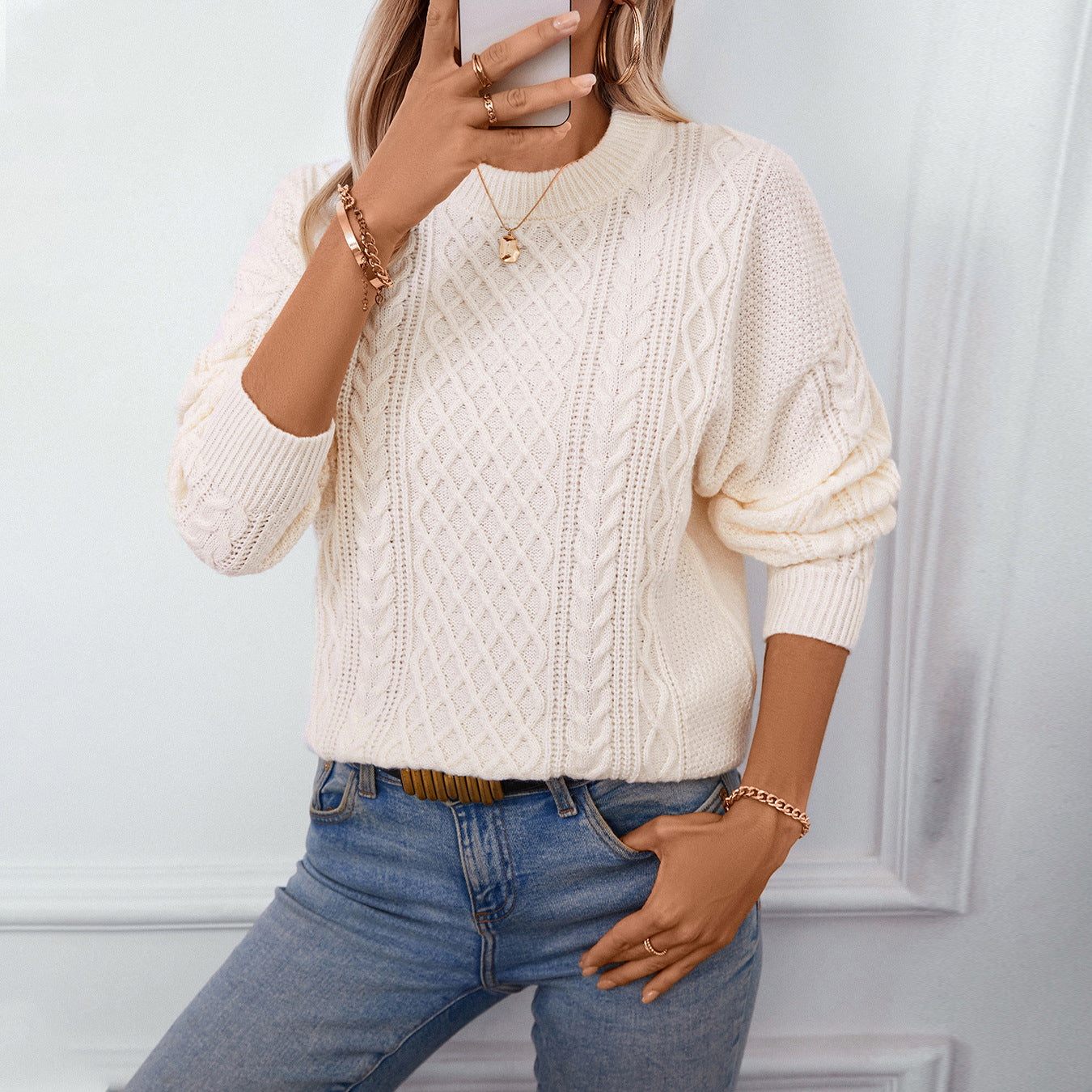 Damen Grobstrickpullover mit raffiniertem Zopfmuster und Rundhalsausschnitt Merchesia