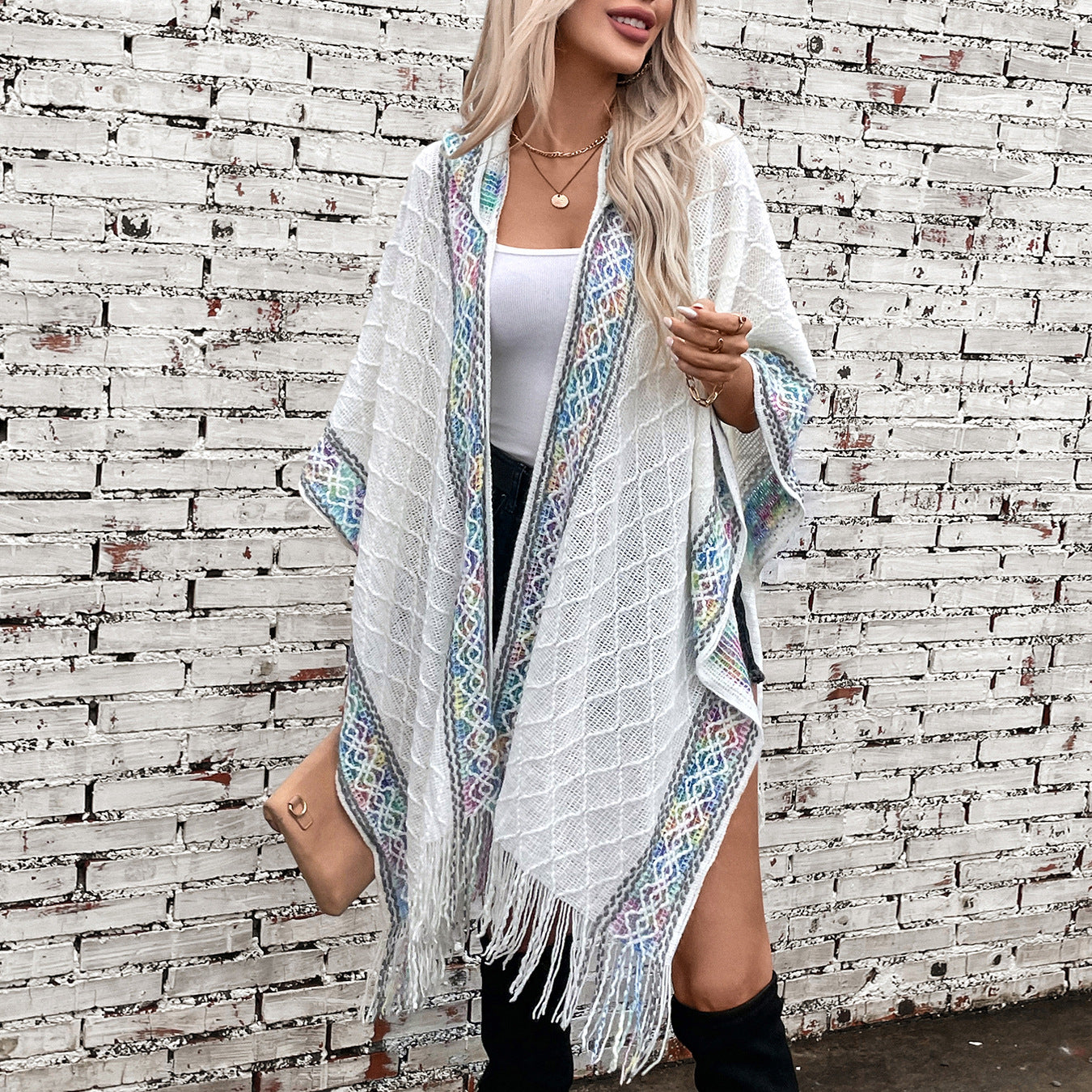 Damen eleganter Poncho mit hochwertigem Strukturdesign und Fransen Merchesia