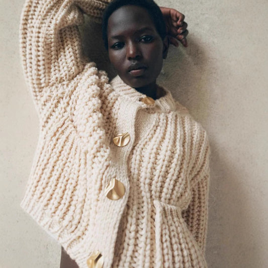 Damen kuschelige Strickjacke mit dekorativen Knöpfen und praktischen Taschen Merchesia