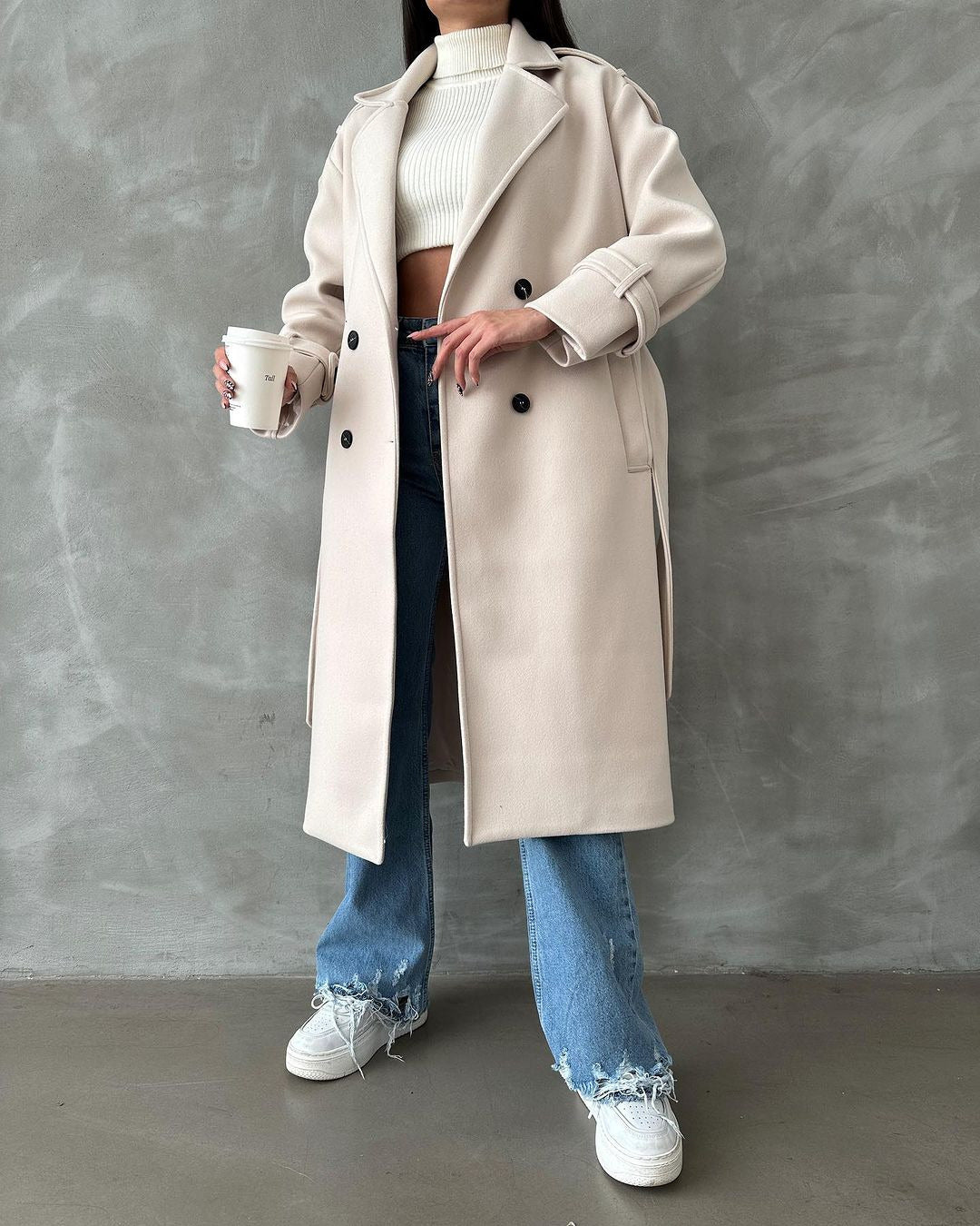 Damen Modischer Trenchcoat mit eleganten Details und doppelt geknöpfter Front Merchesia