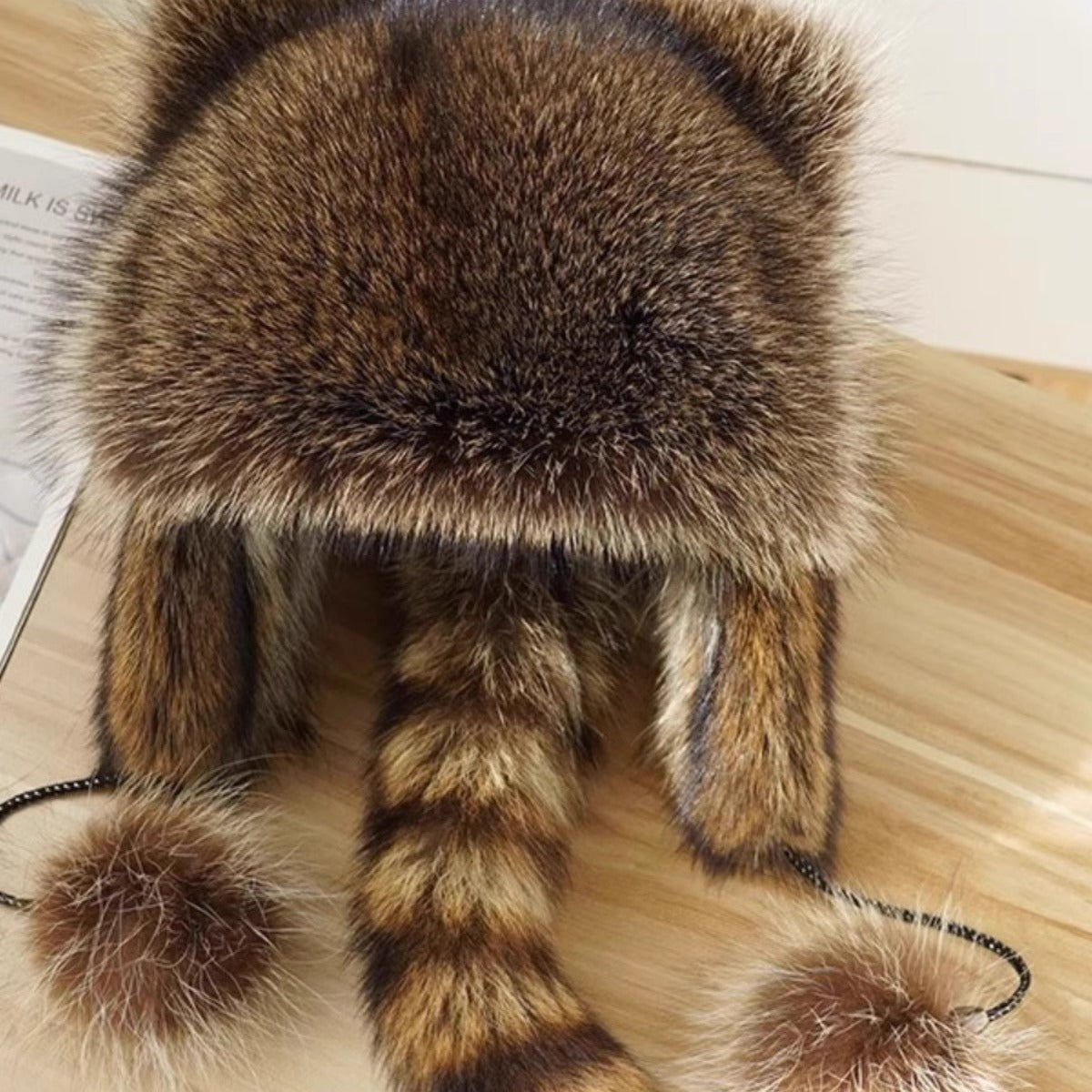 Damen Modische Fellmütze mit Ohrenschutz und Bommeln Merchesia