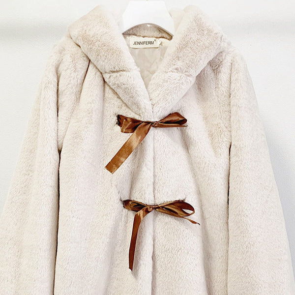 Damen Kuschelige Kunstpelzjacke mit Kapuze und Schleifendetails Merchesia