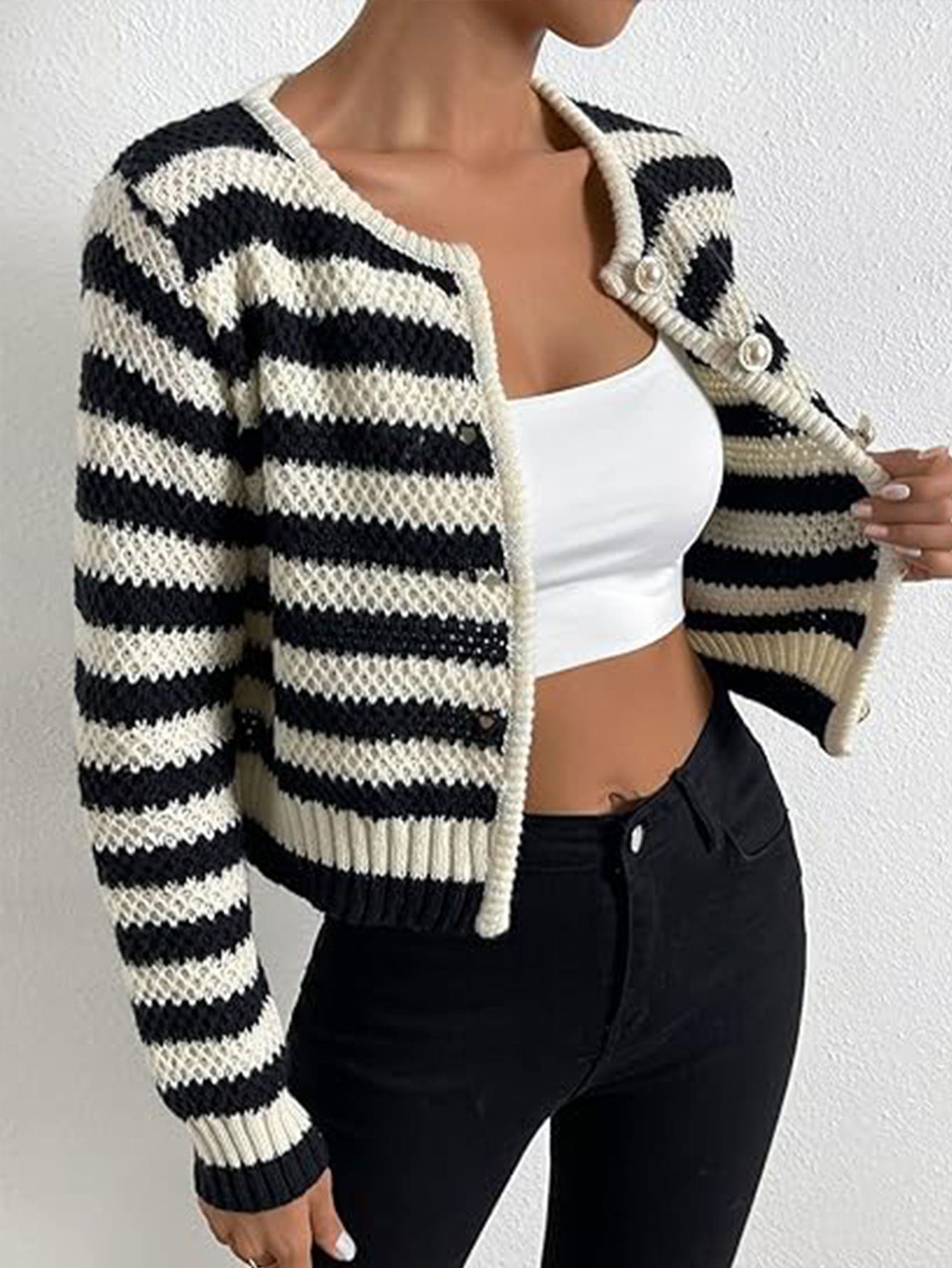 Damen gestreifte Strickjacke mit dekorativen Knöpfen Merchesia