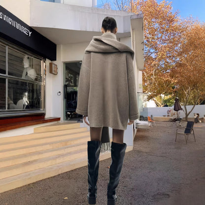 Damen elegante und warme Wickeljacke mit Schalkragen und Fransen Merchesia