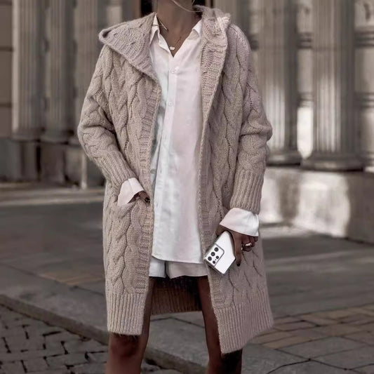 Damen Grobstrickkarte mit eleganter Maschenstruktur und praktischen Taschen Merchesia